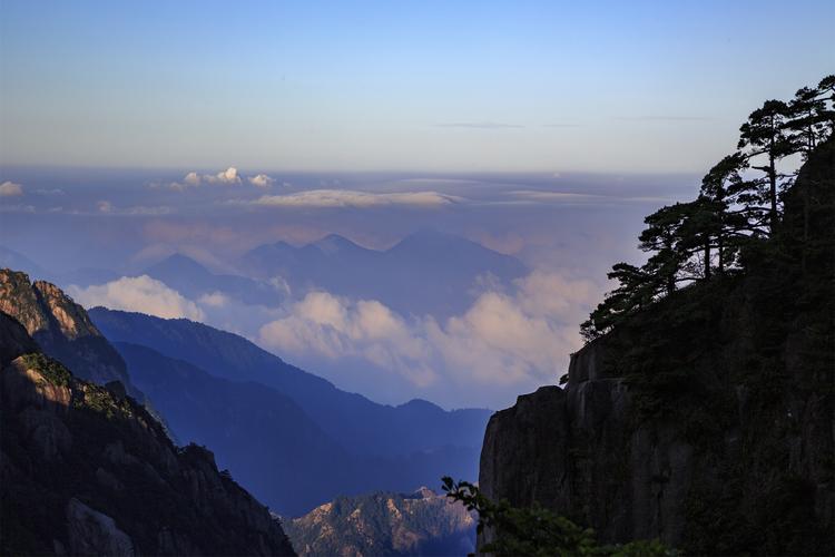 黄山之奇妙（探秘神奇的黄山之旅）