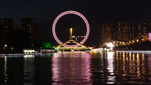 美丽夜景的魅力：一个孤独女孩的故事