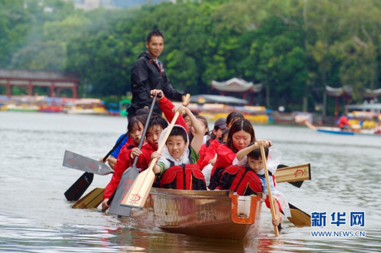 龙舟竞渡中的传统文化（闵行区村民传承的龙舟传统习俗）