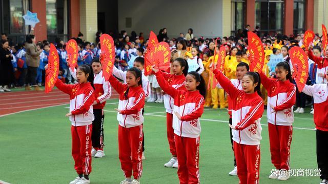 多彩运动会：勇攀高峰，共创辉煌