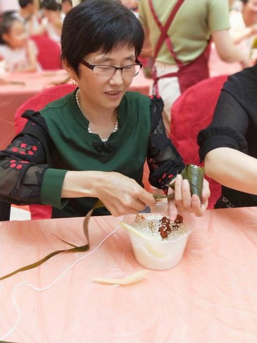 小麻雀的包粽子历险记（端午节里的有趣包粽子）