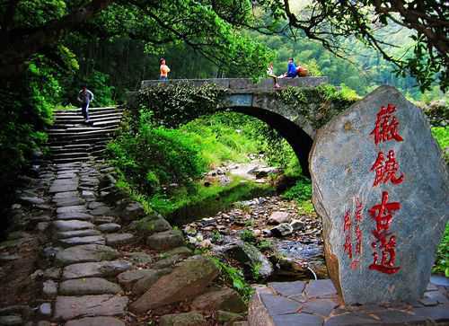 游历仙女山（探秘神秘之处，感受大自然的魅力）