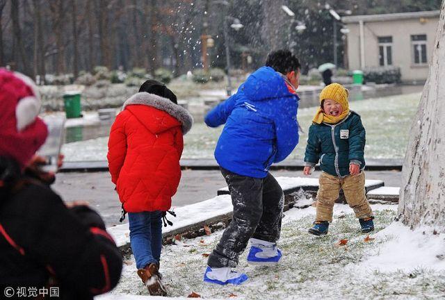 冰雪世界的堆雪人（冰天雪地的乐趣和惊喜）