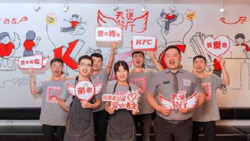 天使笑着前行的故事(爱与勇气的故事)